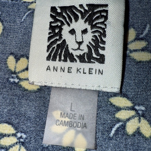 Anne Klein Gold Buttoned Blouse - Picture 2 of 3